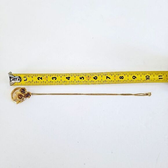 Vintage Mid Century Gold Tone Textured Flower Rose Wreath Pendant Chain Necklace - Picture 8 of 9